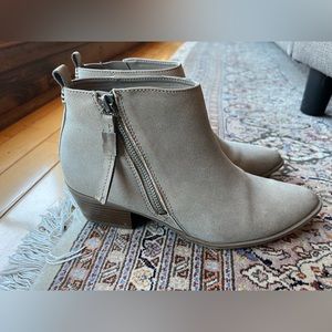 SAM EDELMAN circus gray faux suede desert boots zippers size 8.5 Heidi Vegan